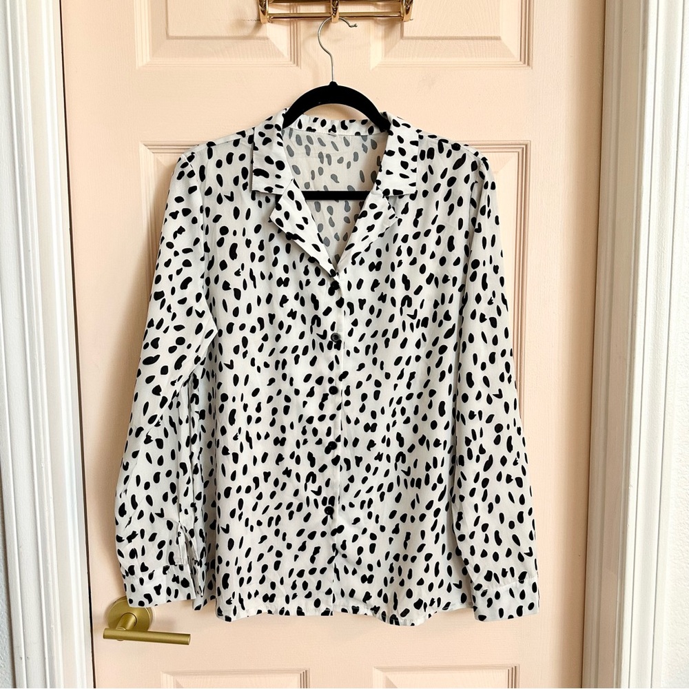 Black and white Polk dot button up